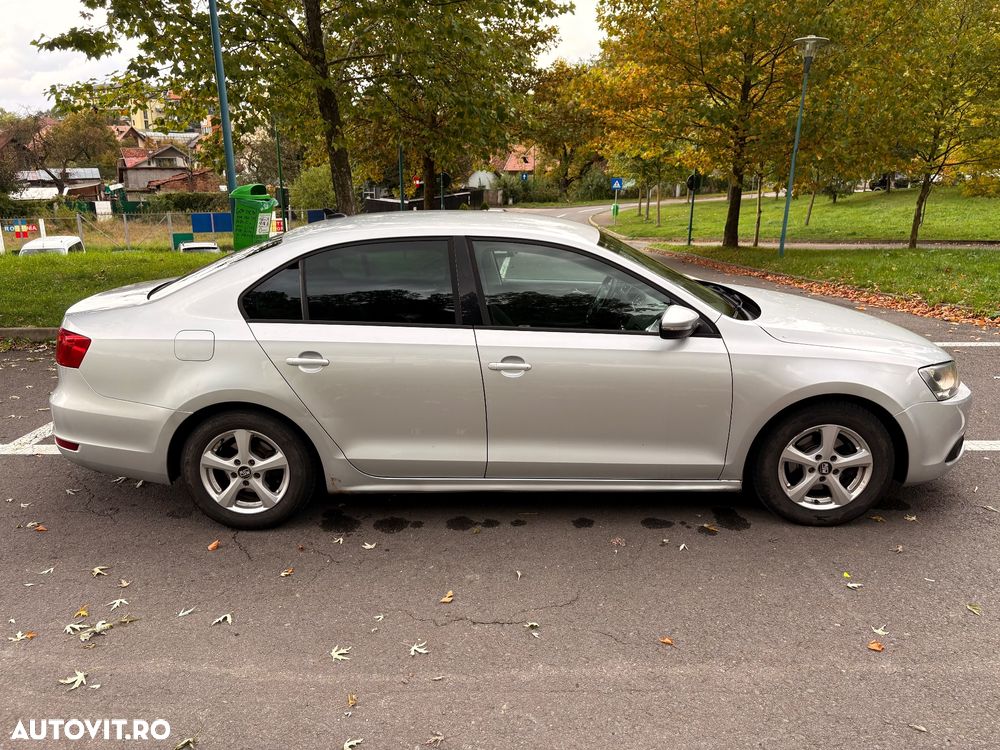 Volkswagen Jetta 1.6 TDI Blue Motion Technology Comfortline - 18