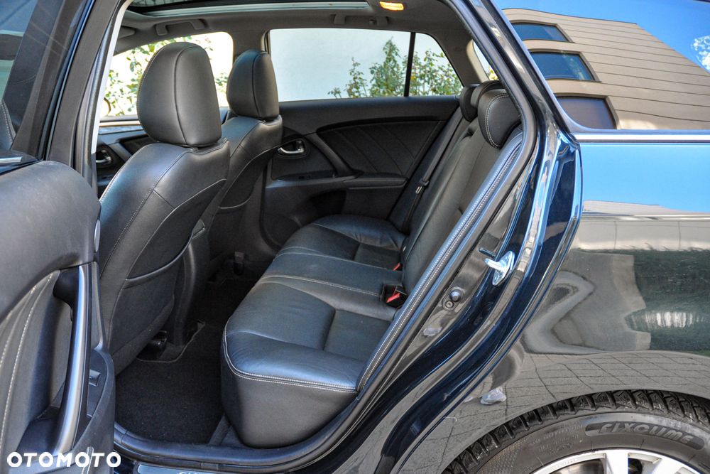 Toyota Avensis - 8