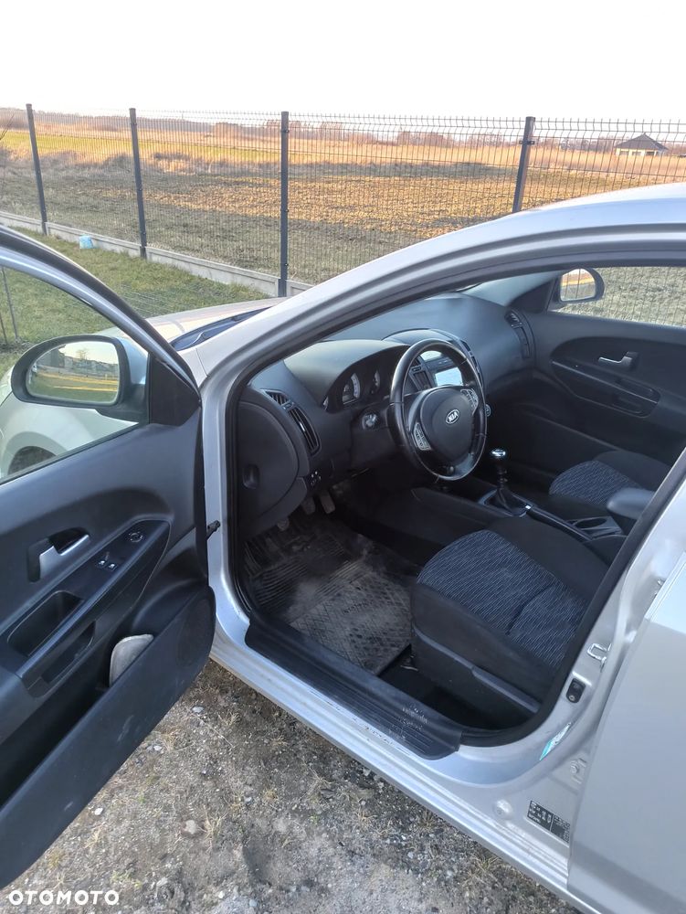 Kia Ceed 1.6 CRDi 90 Vision - 6