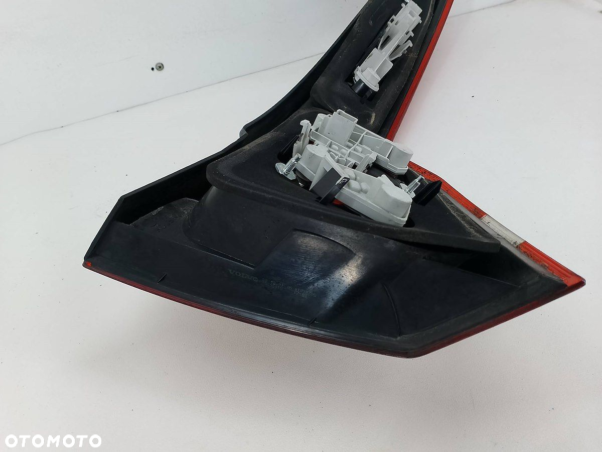 LAMPA TYLNA LEWA VOLVO V50 30698918 KOMBI - 9