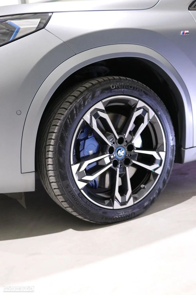 BMW iX2 eDrive20 Pack Desportivo M Pro - 22