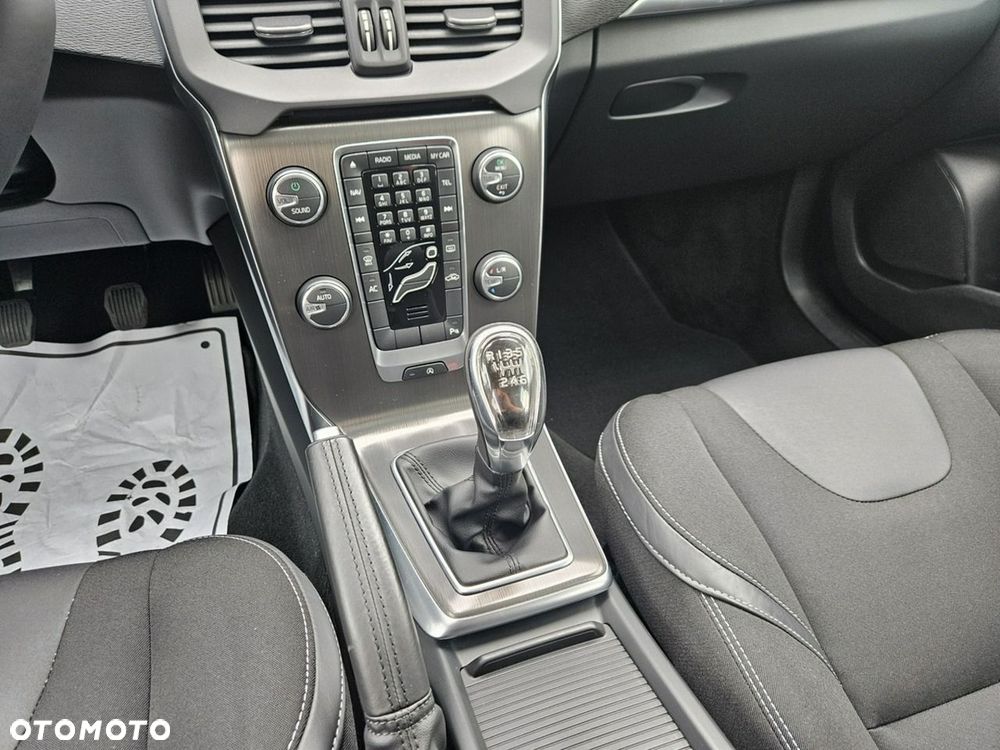 Volvo V40 D2 Momentum - 19
