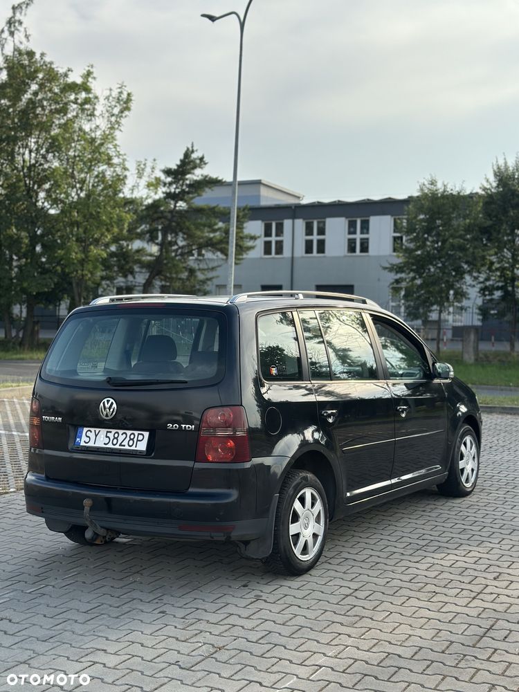 Volkswagen Touran - 4