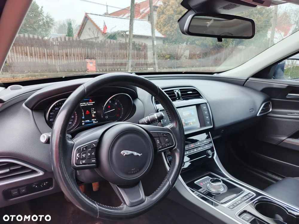 Jaguar XE 2.0 D Prestige - 19