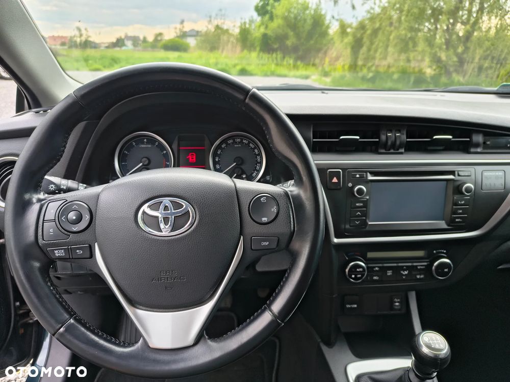 Toyota Auris 1.6 Premium - 11