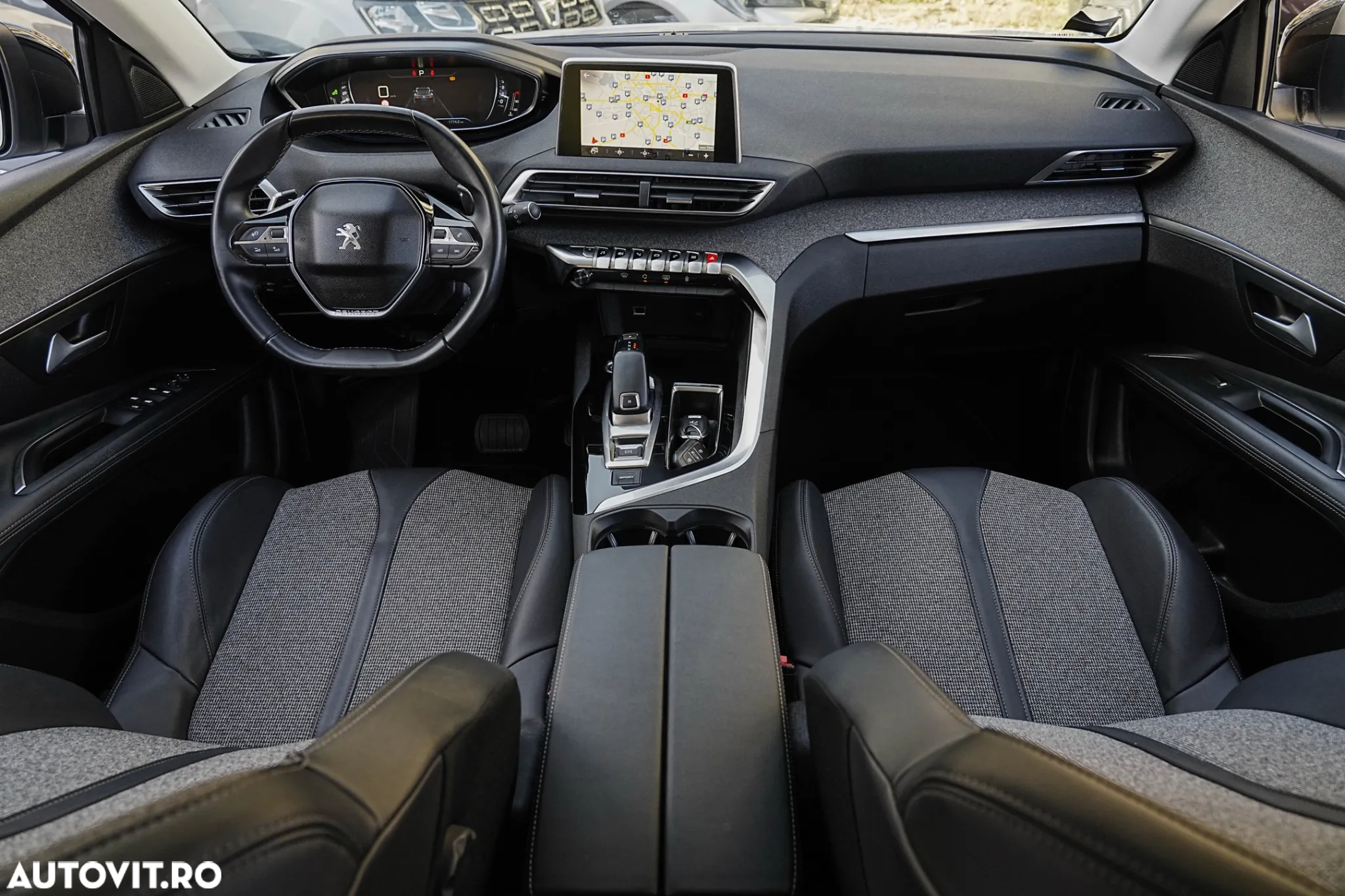 Peugeot 3008 1.2 PureTech Turbo S&S EAT8 Allure - 17