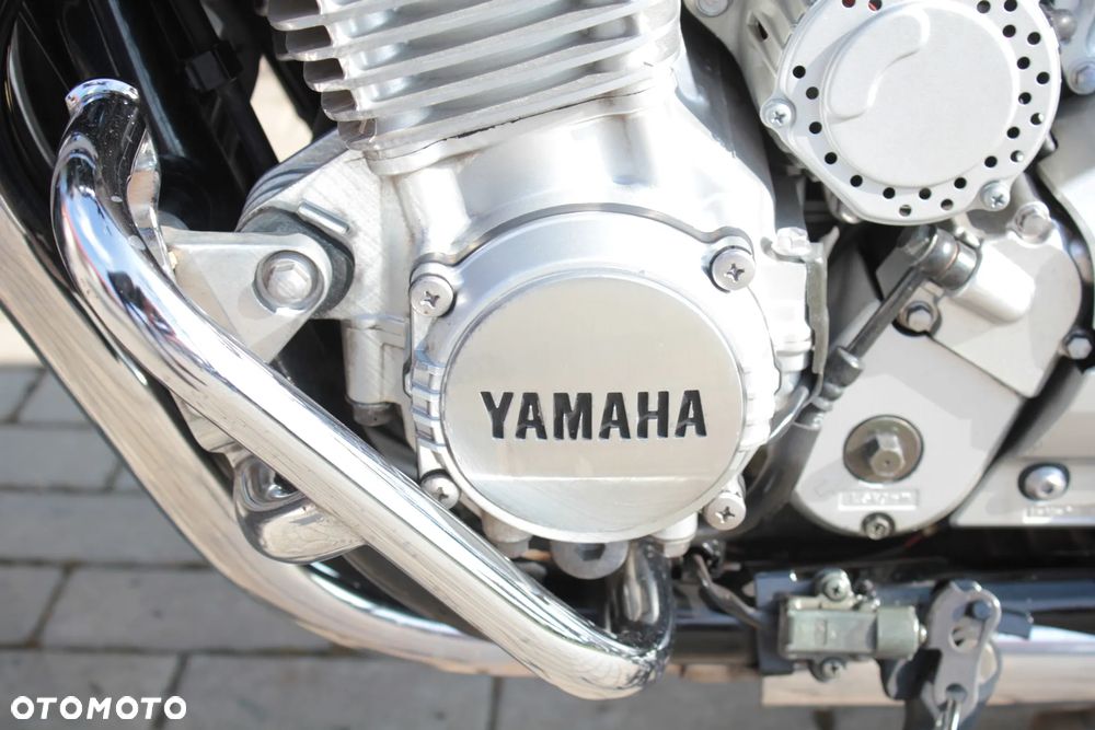 Yamaha XJR - 30
