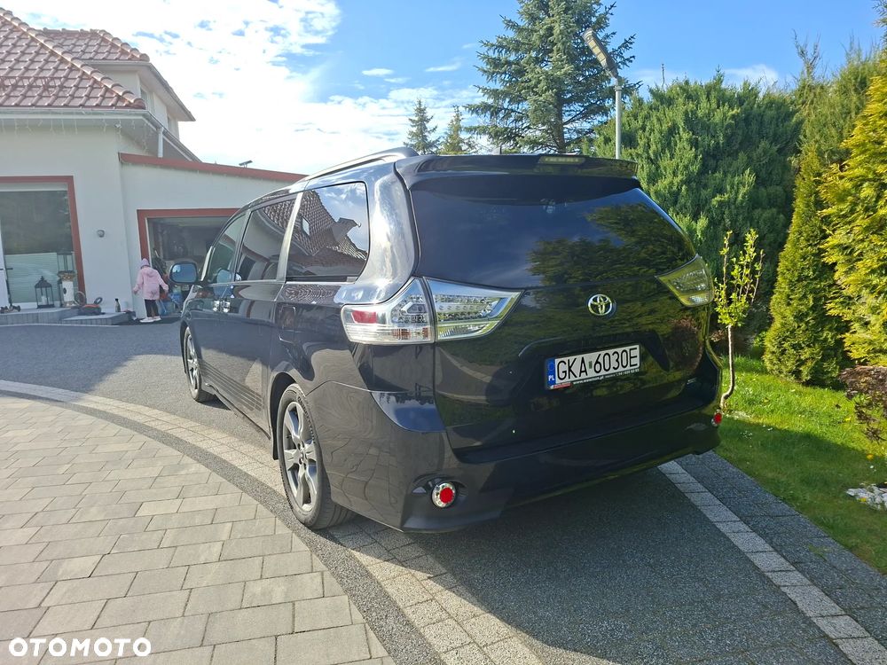 Toyota Sienna 3.5 V6 - 11