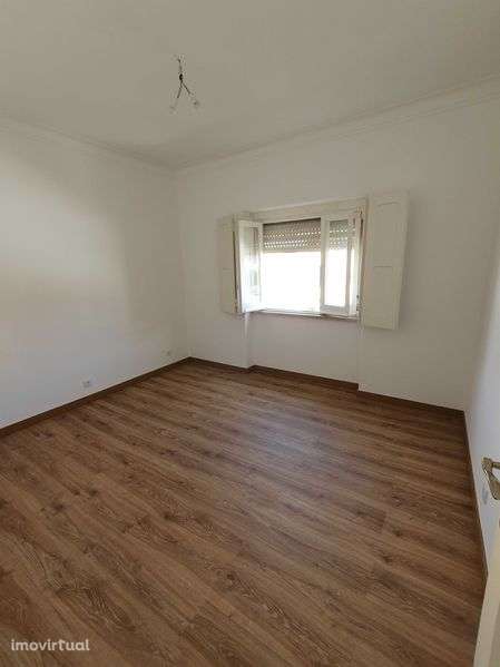 Andar de Moradia com garagem e quintal - Grande imagem: 3/12