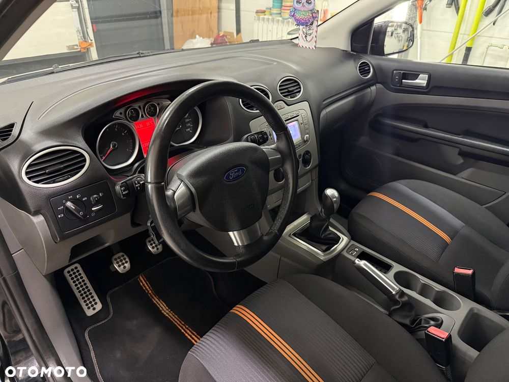 Ford Focus 1.6 16V Black Magic - 16