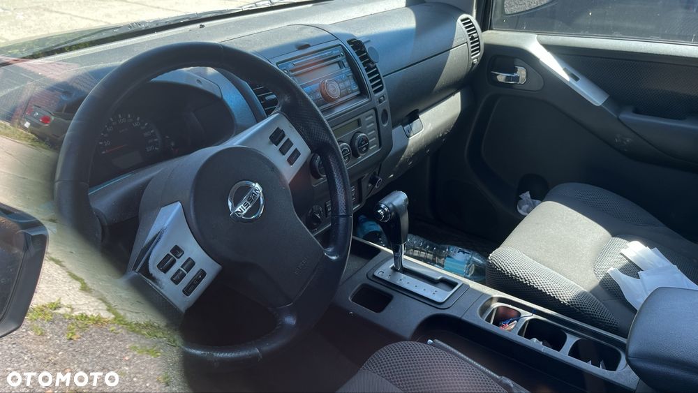 Nissan Pickup - 5