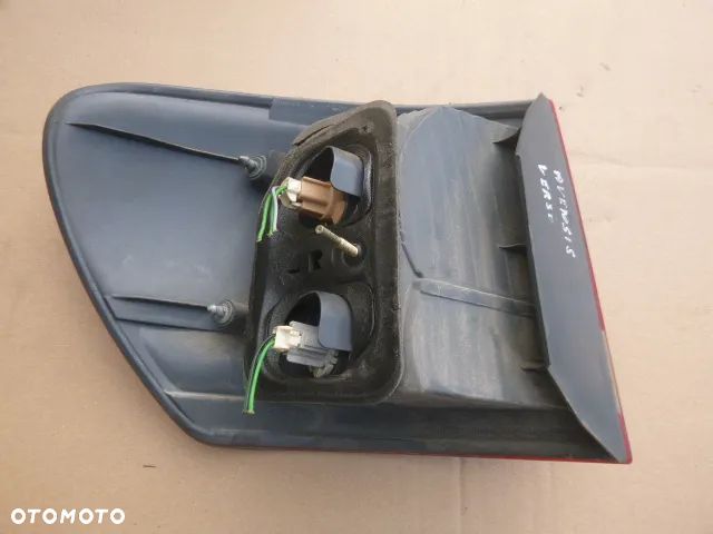 LAMPA PRAWY TYŁ PRAWA TYLNA TOYOTA AVENSIS VERSO - 8