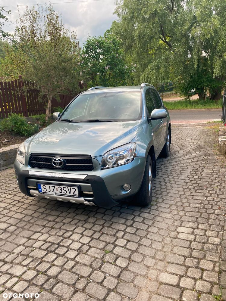 Toyota RAV4 - 1