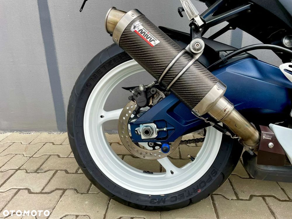 Suzuki GSX-R - 15