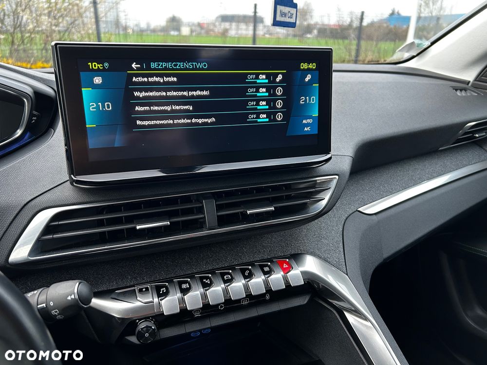 Peugeot 3008 1.6 PureTech Hybrid4 PHEV Allure Pack S&S EAT8 - 28