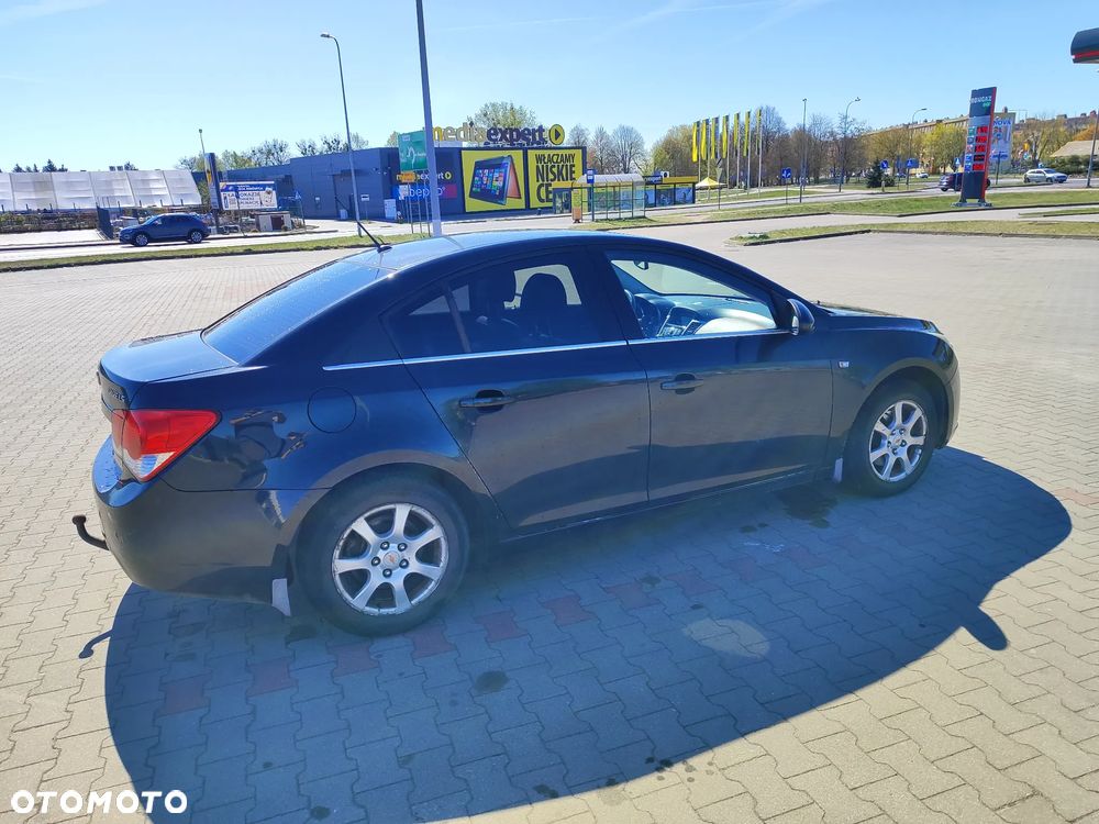 Chevrolet Cruze 2.0 LS - 27