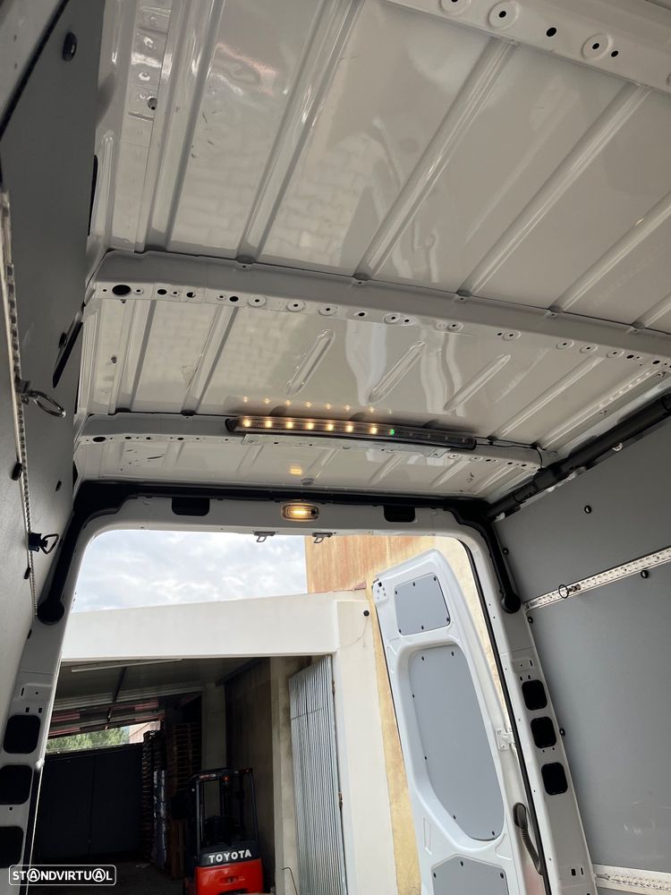 Mercedes-Benz Sprinter - 5