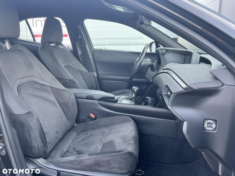 Lexus UX - 36