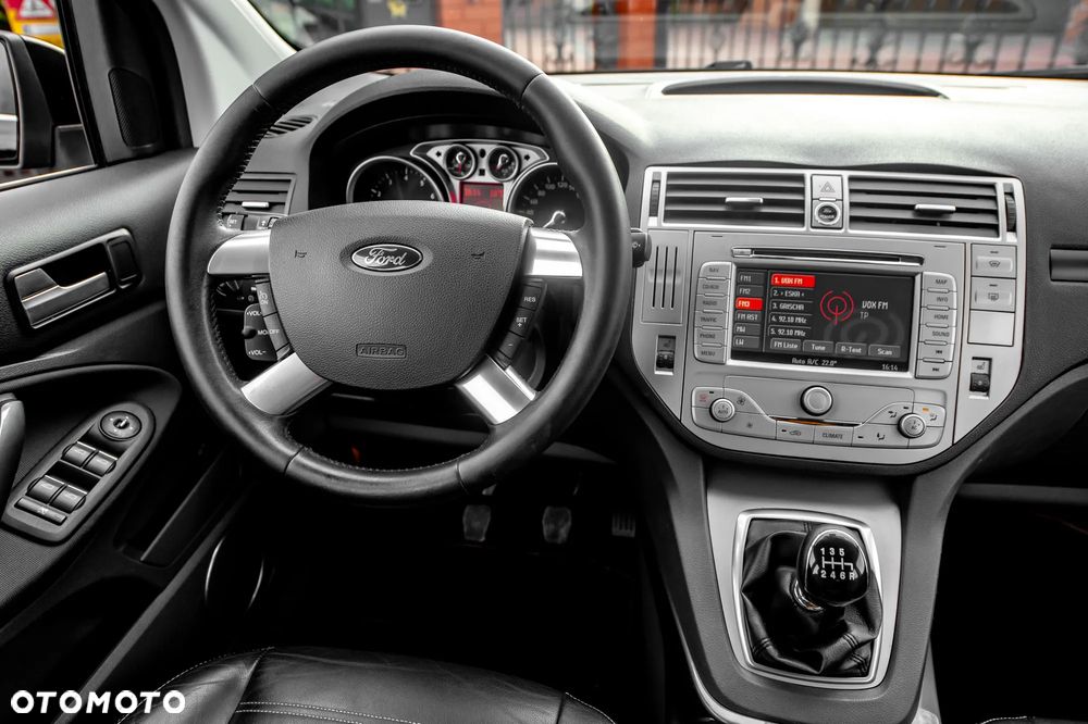 Ford Kuga 2.5 4x4 Titanium - 24