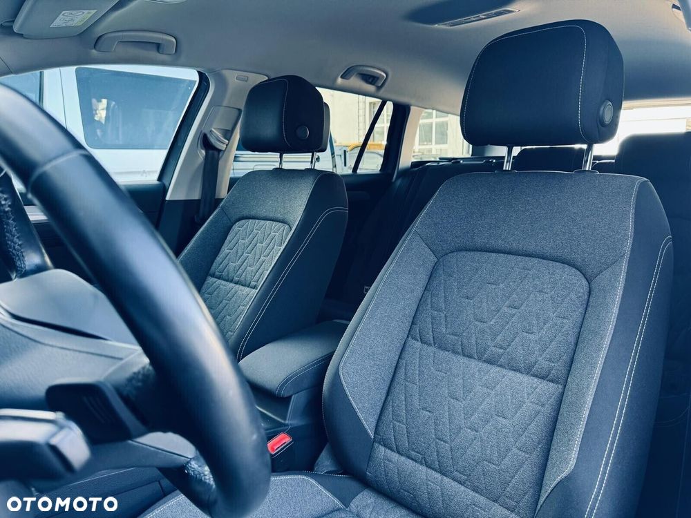 Volkswagen Passat - 11