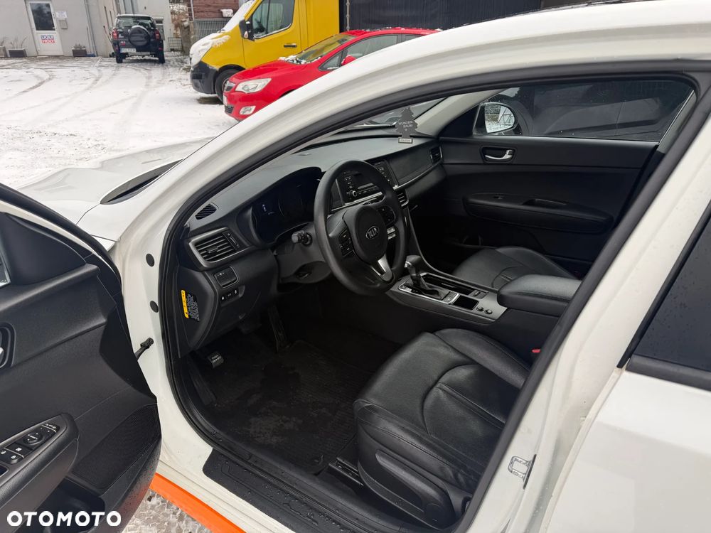 Kia Optima 2.0 M - 8