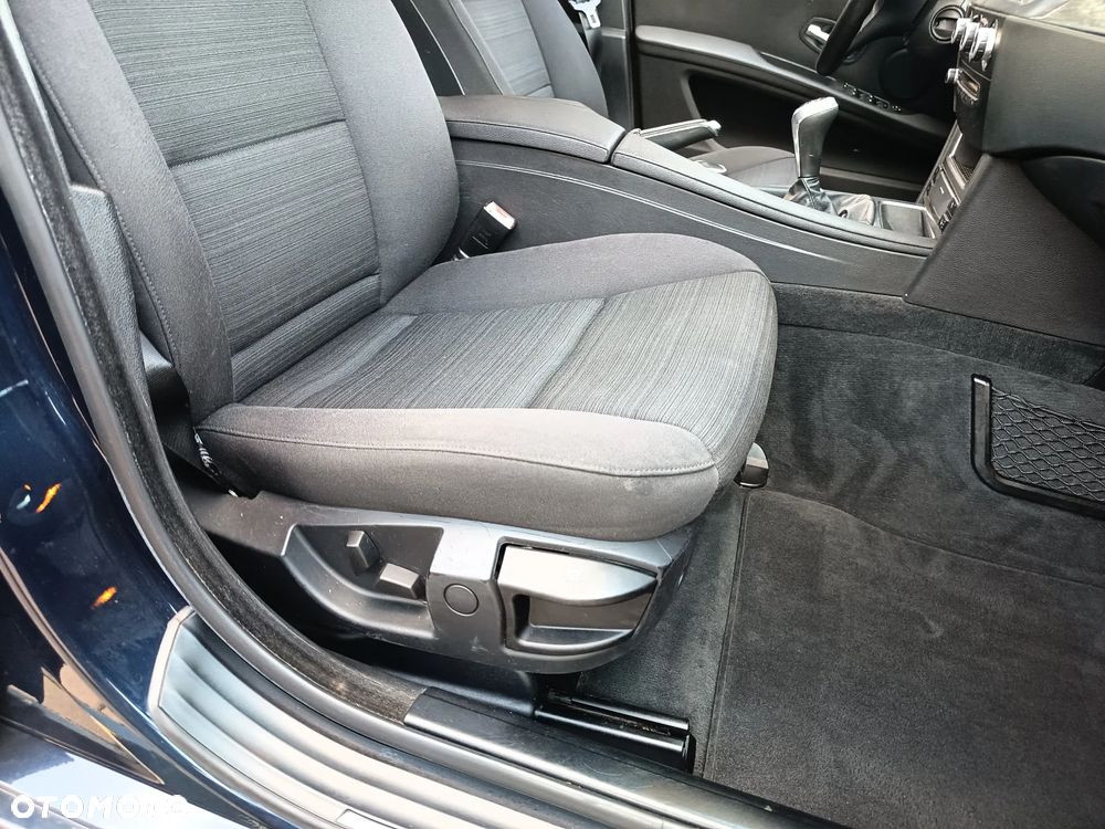 BMW Seria 5 525d - 37