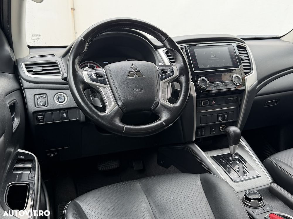 Mitsubishi L200 Double Cab 2.2 DI-D A/T Instyle - 12