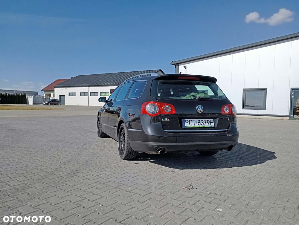 Volkswagen Passat 3.2 V6 FSI 4Motion DSG Highline - 4