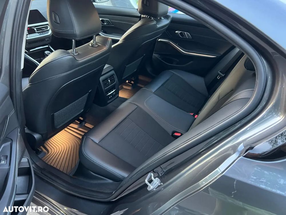 BMW Seria 3 330i AT - 10