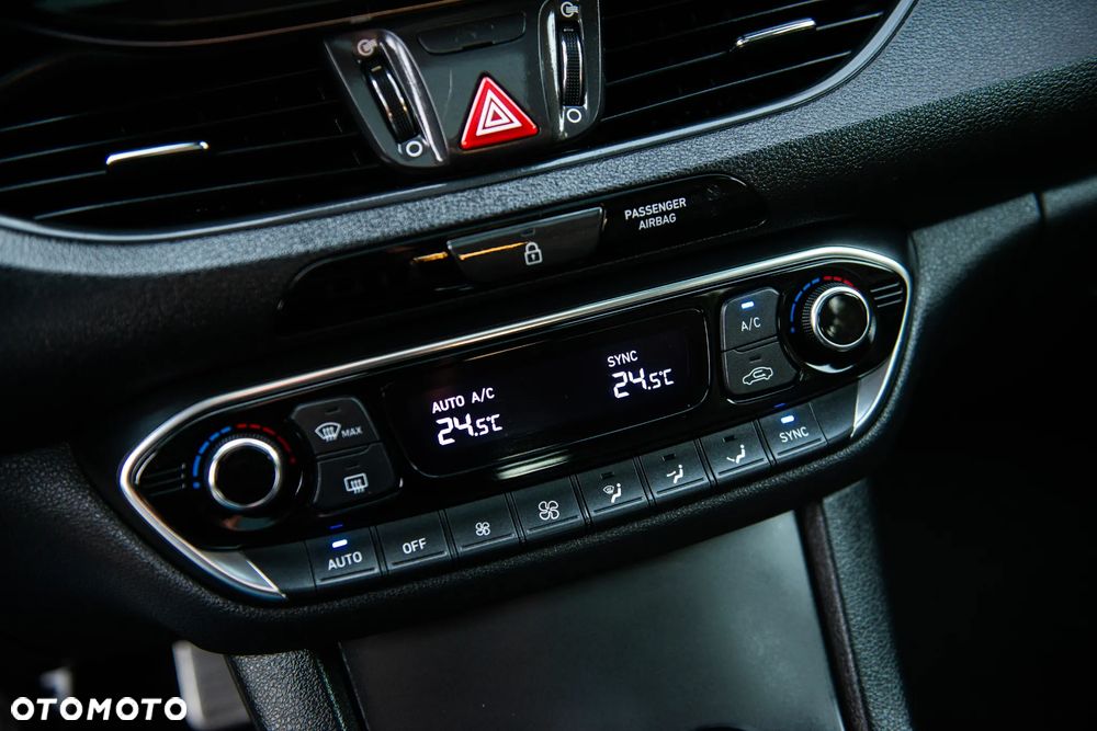 Hyundai i30 1.4 T-GDI DCT Fastback Premium - 35