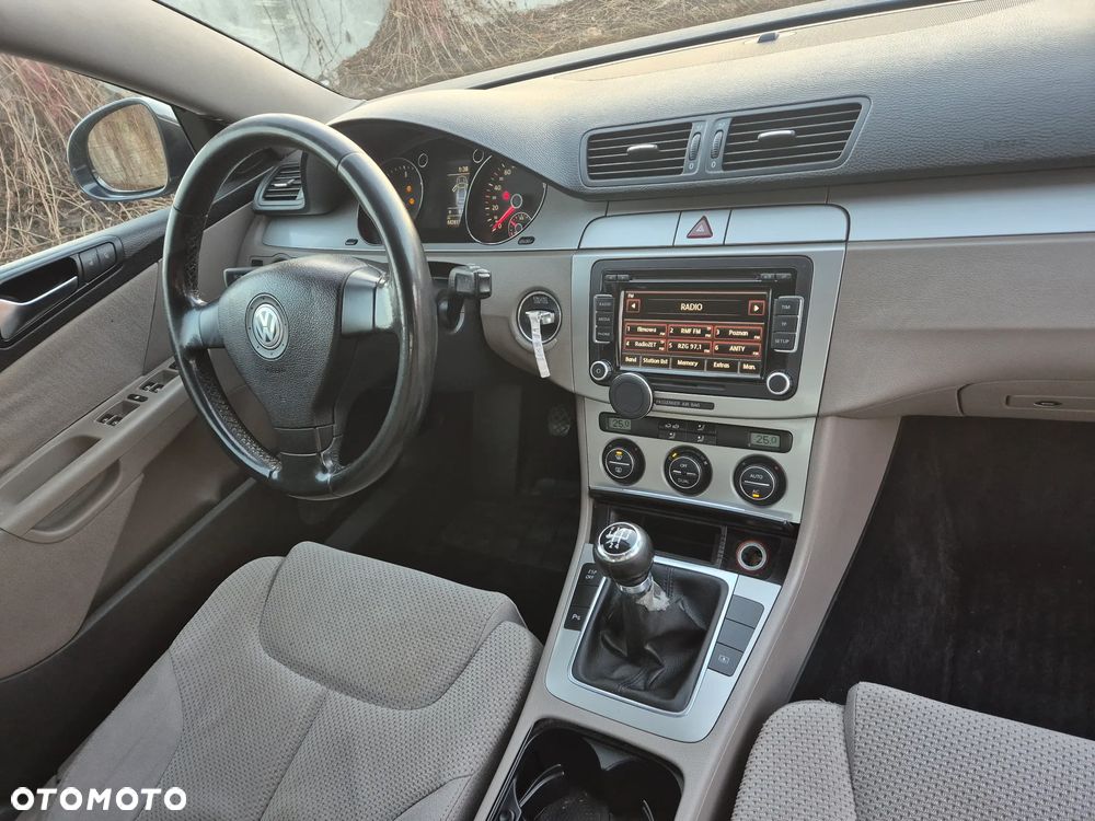 Volkswagen Passat 2.0 TDI DPF Highline - 18