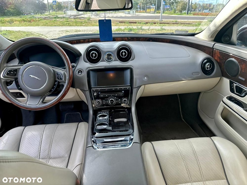 Jaguar XJ 3.0 T AWD Premium Luxury - 7
