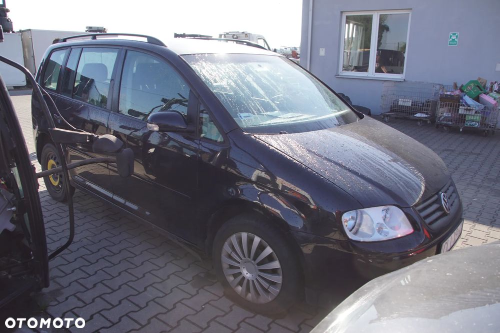 Auto na części - Volkswagen Touran I 1.9 TDI 105 KM BKC GQN LC9Z 2005R Silnik Skrzynia Drzwi Maska Błotnik Klapa Zderzak Lampa Lusterko Klamka Szyba Deska Kokpit Sterownik Moduł Czujnik Licznik Panel Kierownica - 3