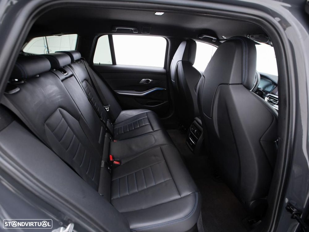 BMW 320 e Pack Desportivo M Auto - 13
