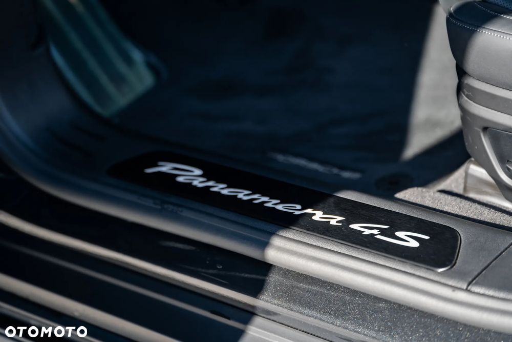 Porsche Panamera - 21