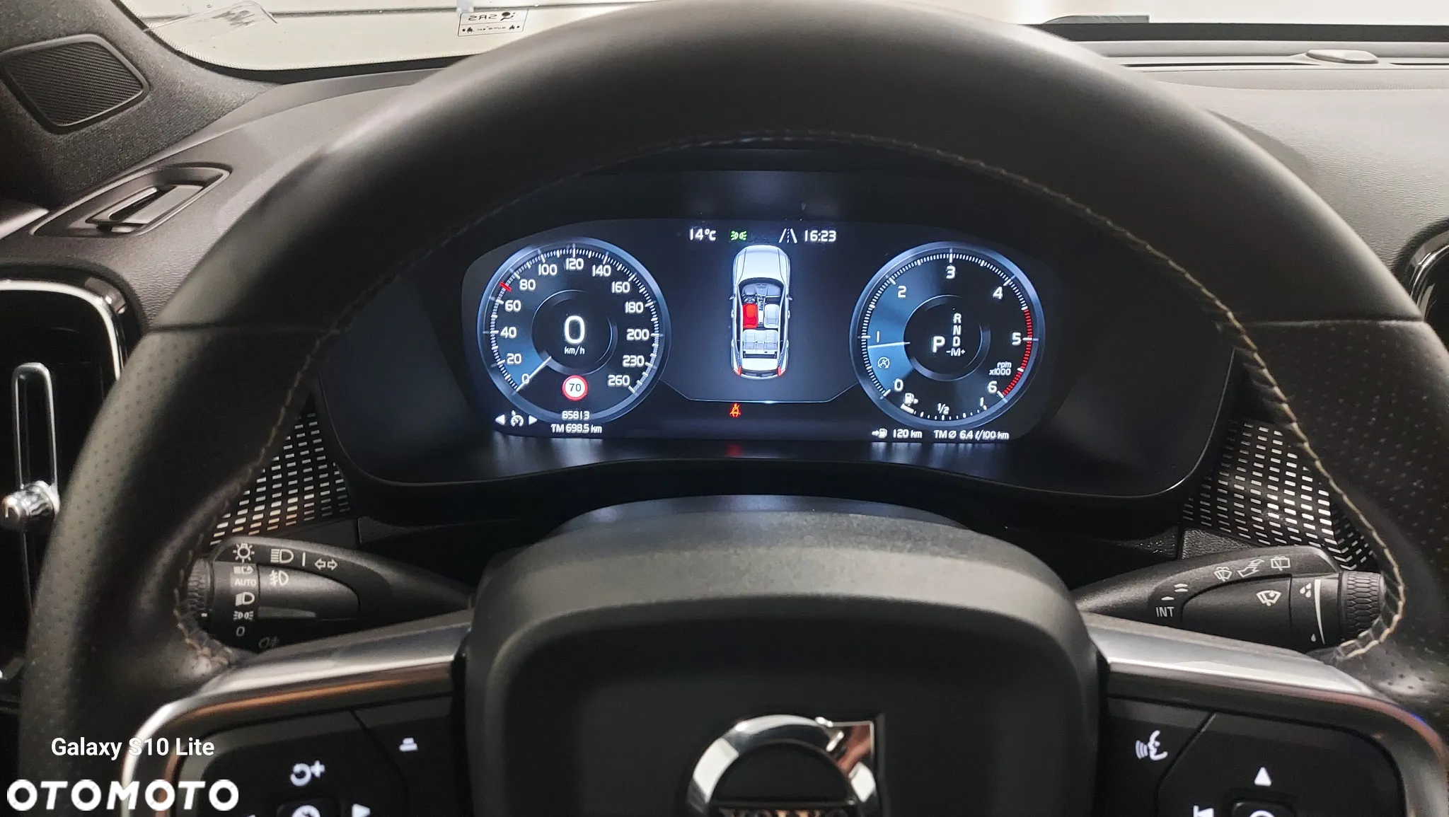 Volvo XC 40 D3 SCR R-Design - 24