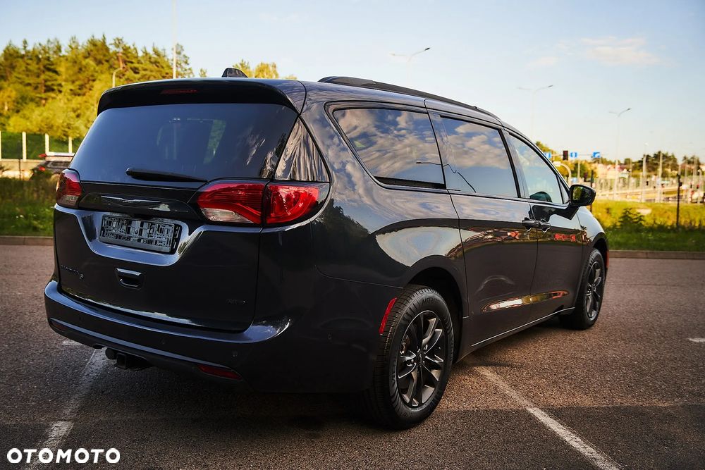 Chrysler Pacifica - 14