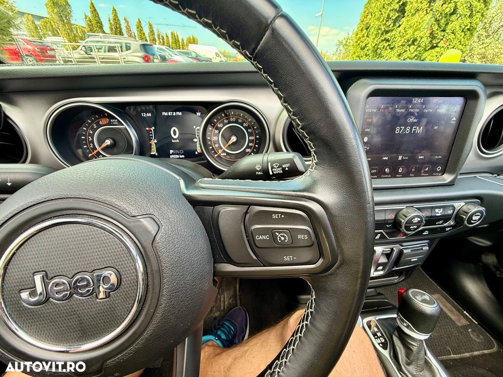 Jeep Wrangler - 33