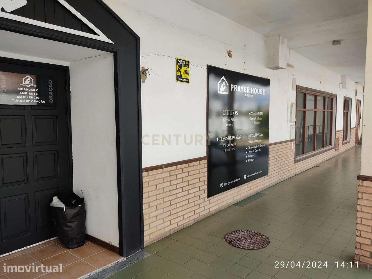 Loja junto à estrada de Santa Eulália na zona de restaurantes e comérc - Grande imagem: 3/3