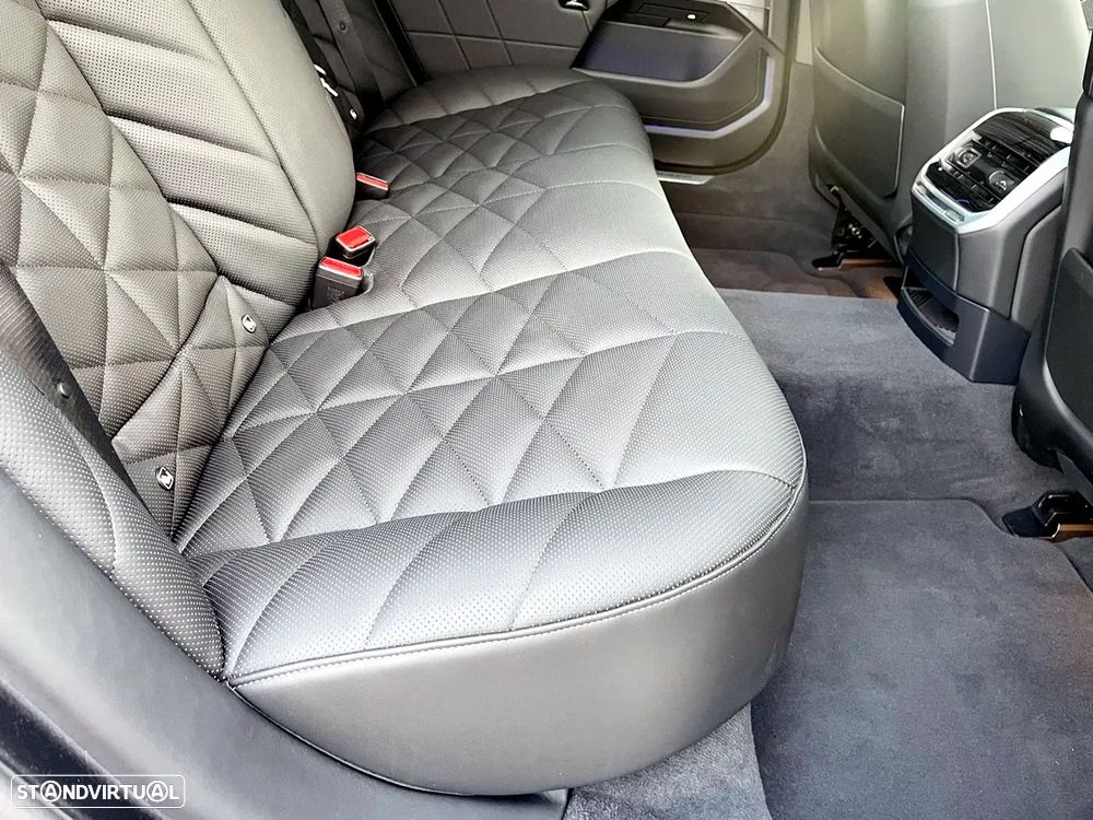 BMW 740 d xDrive Pack Desportivo M - 32