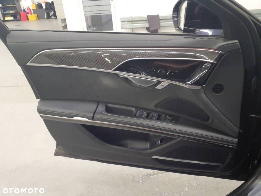 Audi A8 - 9