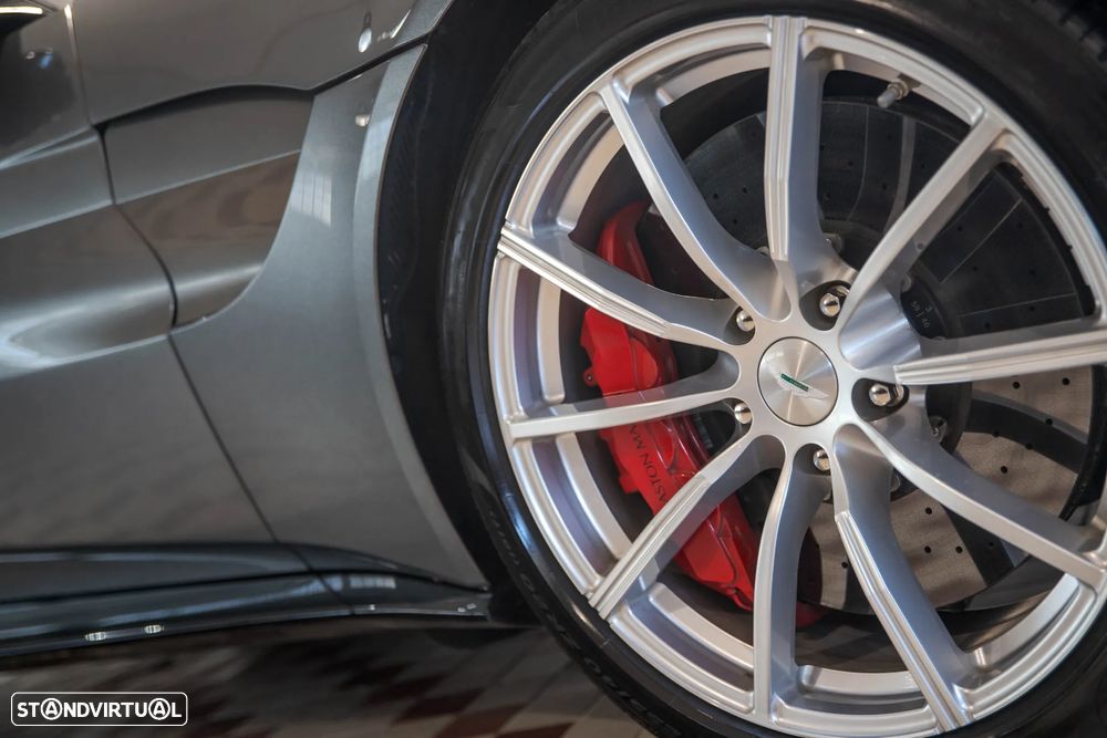 Aston Martin Vantage Coupe V8 - 12