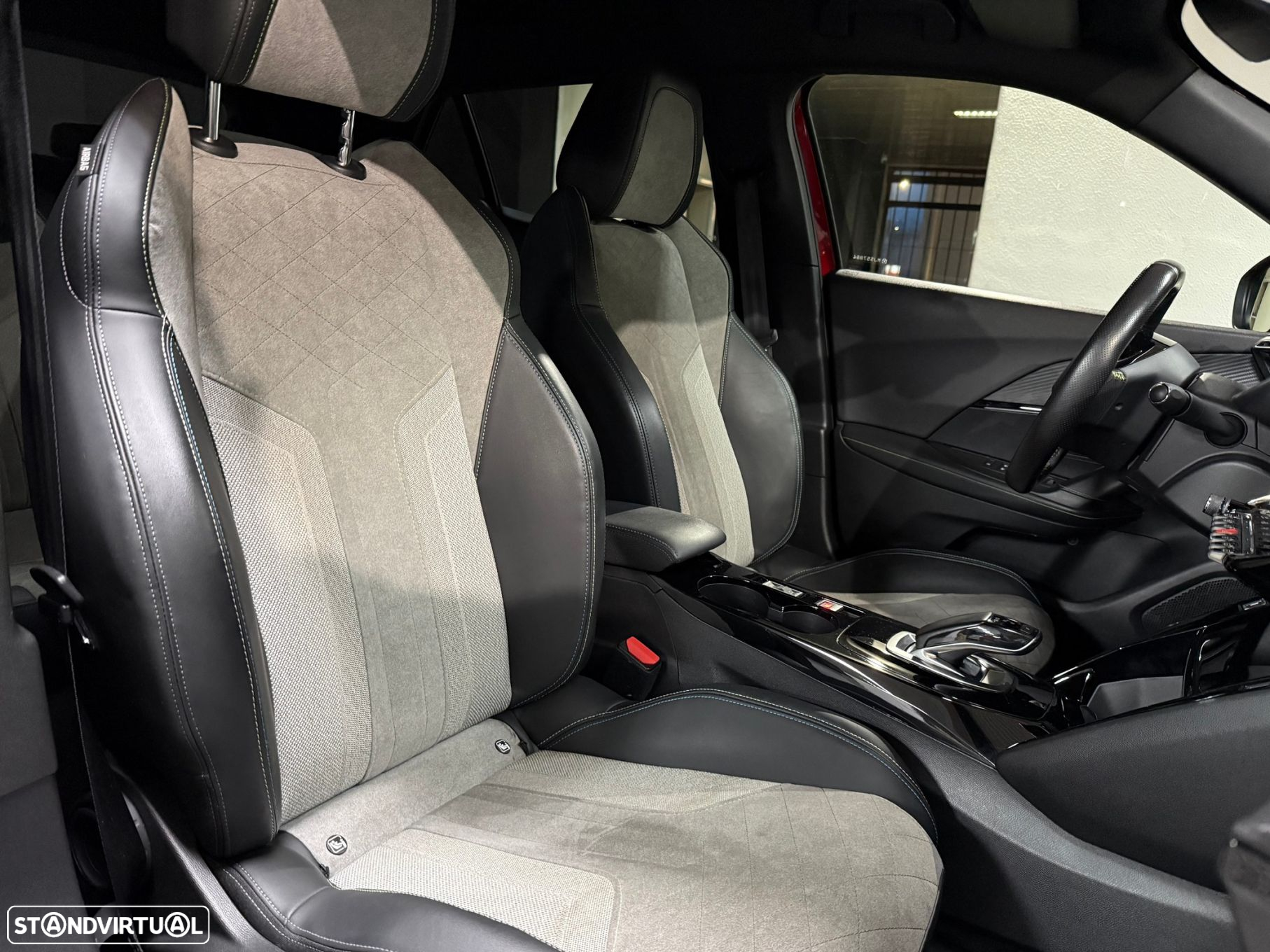 Peugeot e-2008 50 kWh GT - 12