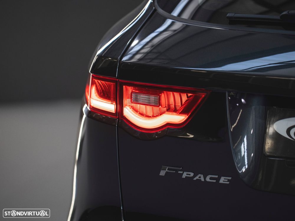 Jaguar F-Pace 2.0 i4D Prestige AWD Aut. - 12