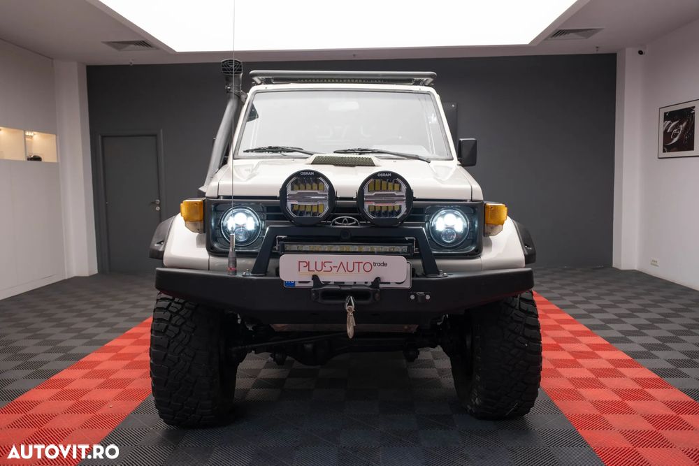 Toyota Land Cruiser - 2