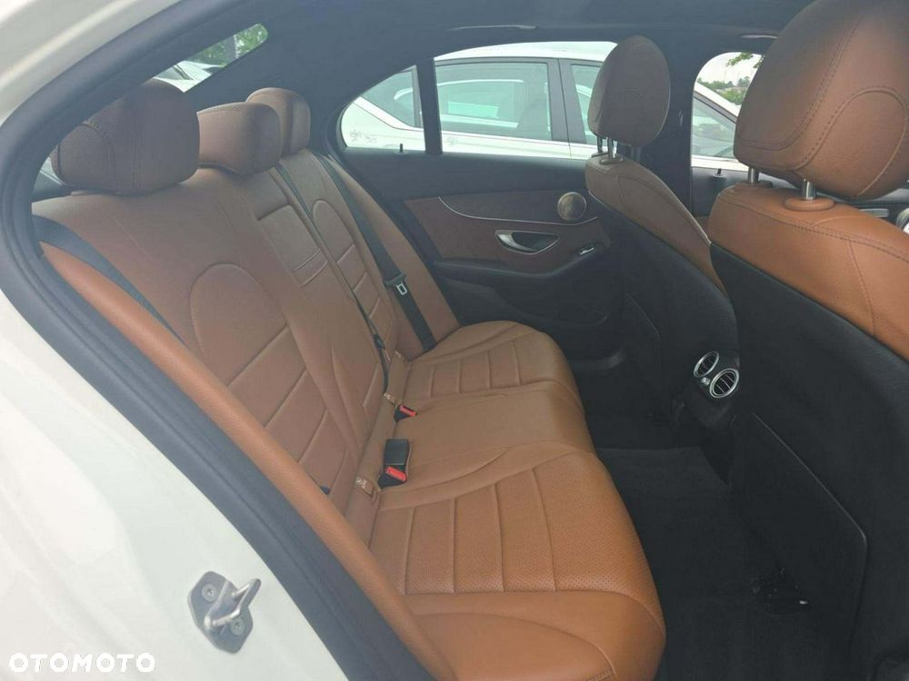 Mercedes-Benz Klasa C 300 4Matic 9G-TRONIC AMG Line - 9