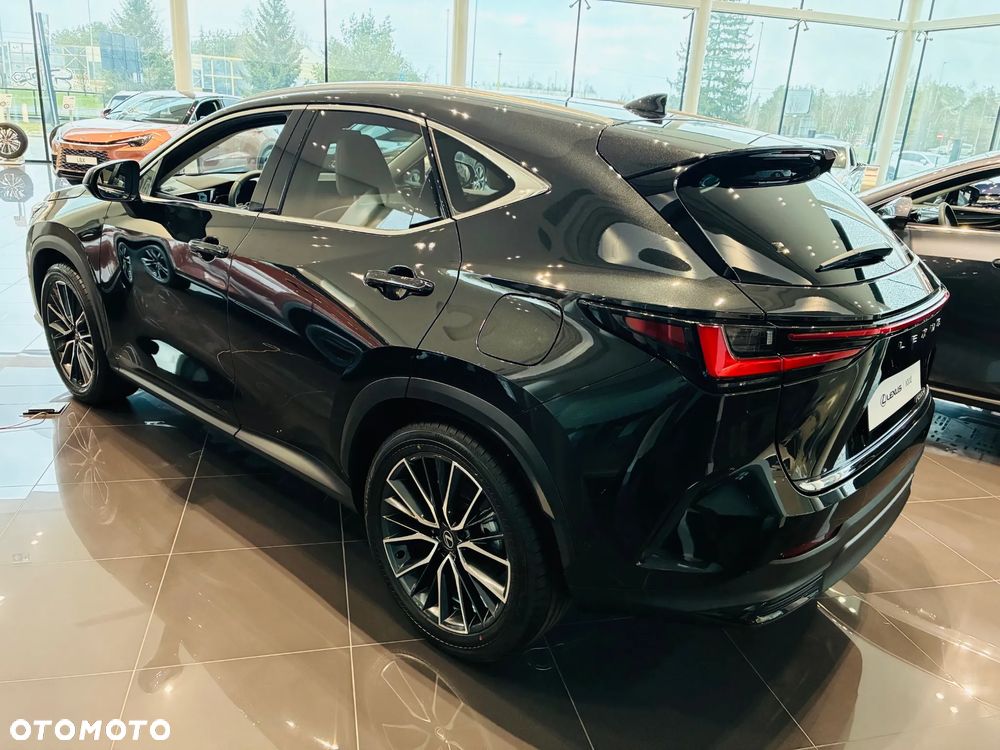 Lexus NX 350h Omotenashi AWD - 3