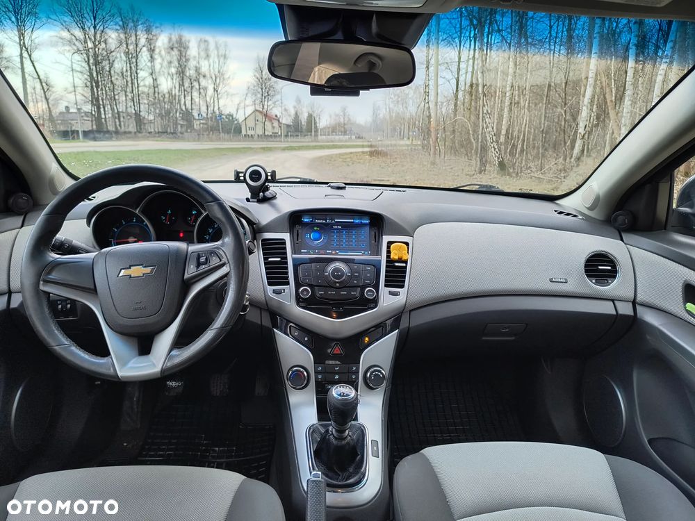 Chevrolet Cruze 1.8 LS - 24