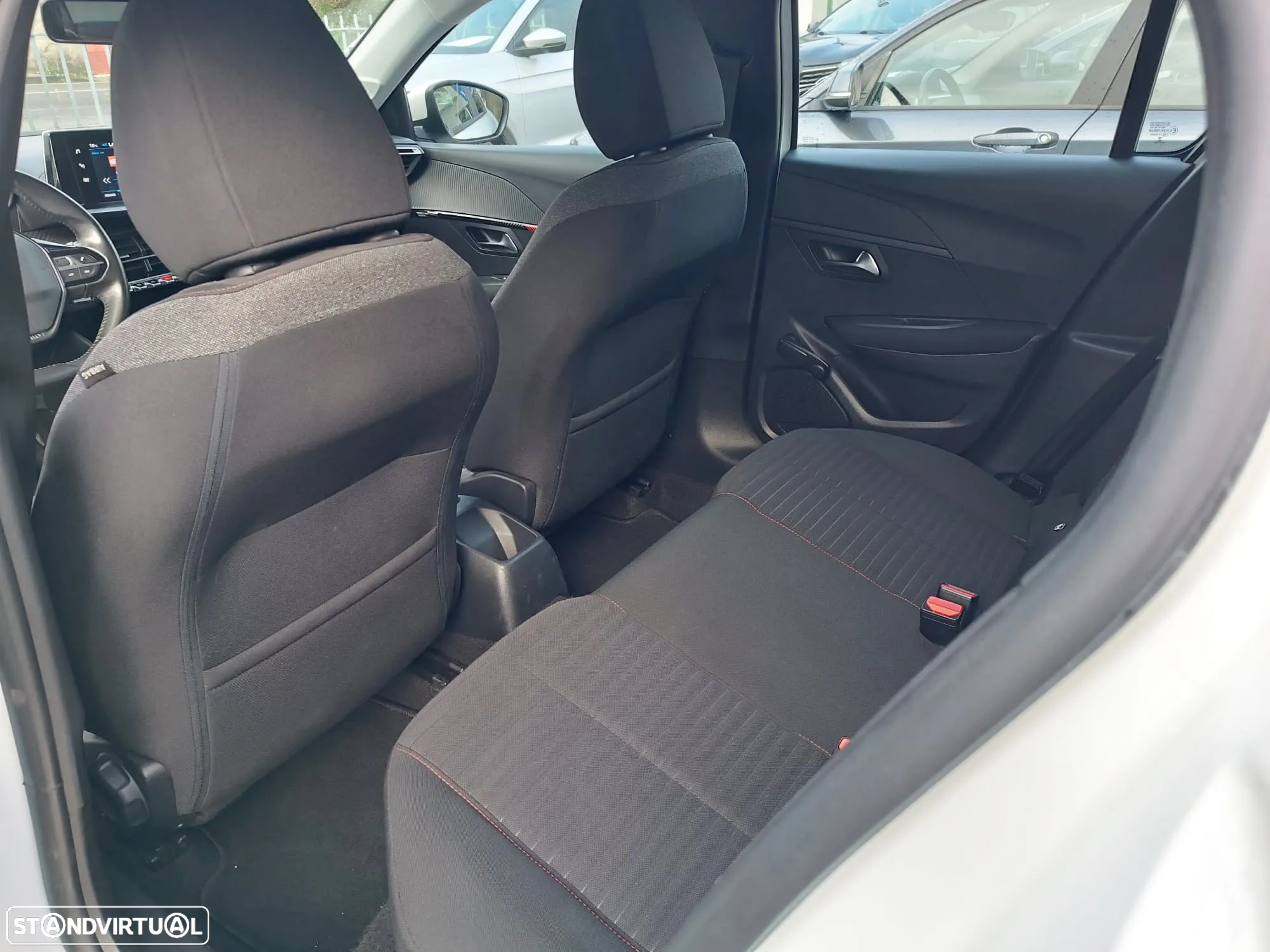 Peugeot 208 1.2 PureTech Active - 12