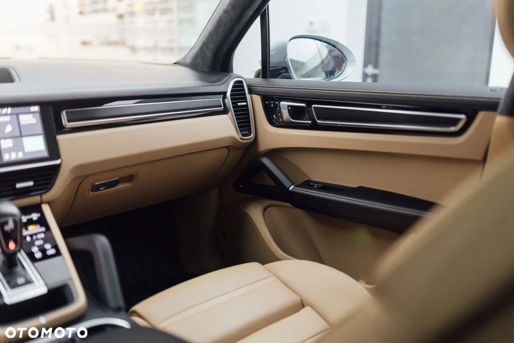 Porsche Cayenne - 32